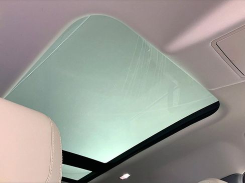 Used 2022 Land Rover Defender 110 SE image 29