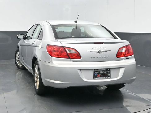 Used 2010 Chrysler Sebring Limited FWD image 6