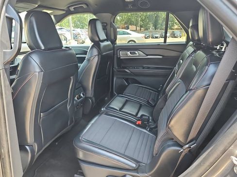 Used 2025 Ford Explorer ST-Line w/ ST-Line Street Pack AWD/4WD image 28