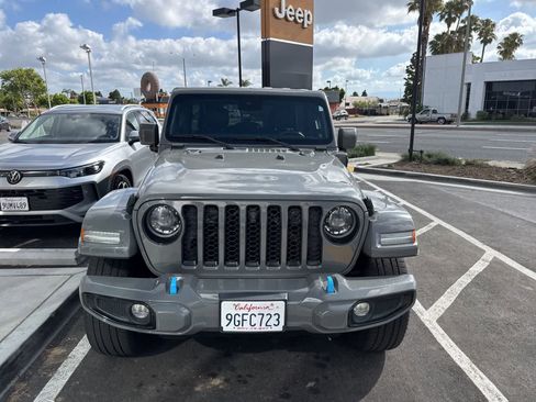 Used 2023 Jeep Wrangler Unlimited Sahara AWD/4WD image 2