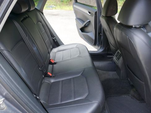 Used 2015 Volkswagen Passat 1.8T SE FWD image 25