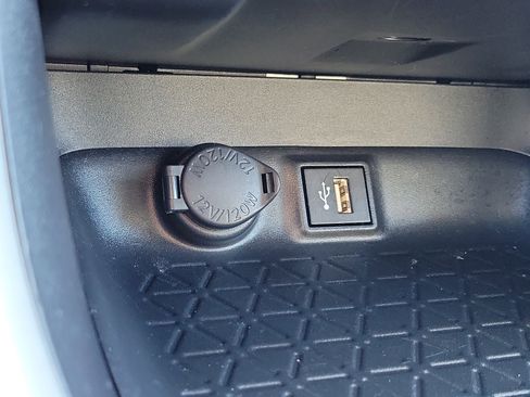 Certified 2025 Toyota RAV4 XLE image 31