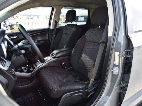 Used 2020 Dodge Journey SE w/ Blacktop Package image 17
