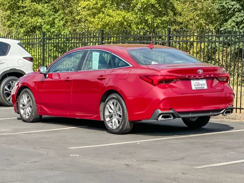 Used 2022 Toyota Avalon XLE FWD image 5