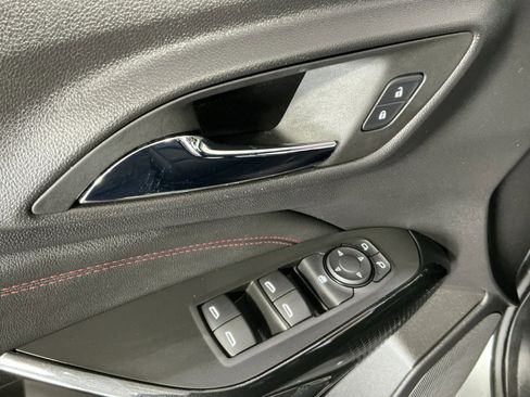 Used 2025 Chevrolet Trax RS w/ Sunroof Package image 23