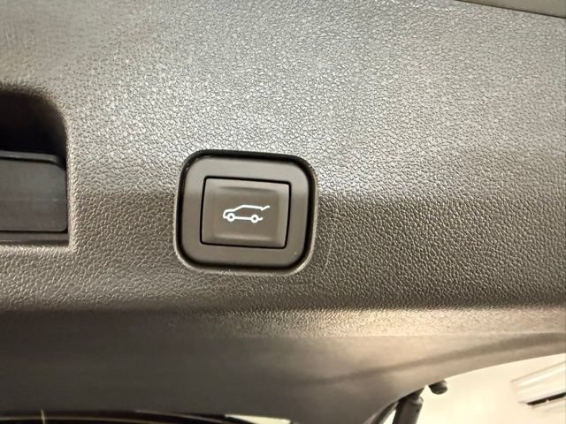 New 2026 GMC Acadia Denali w/ Super Cruise Package FWD image 9