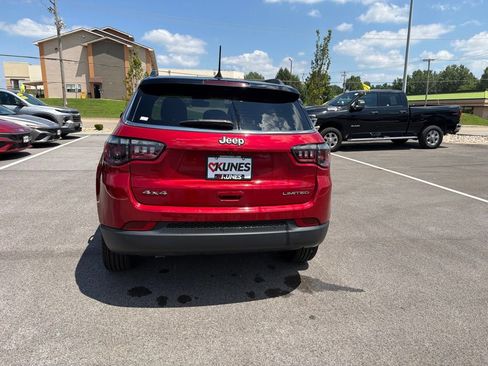 Used 2025 Jeep Compass Limited AWD/4WD image 9