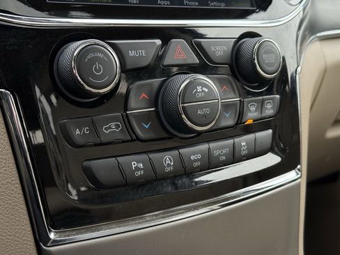 Used 2021 Jeep Grand Cherokee Limited image 29