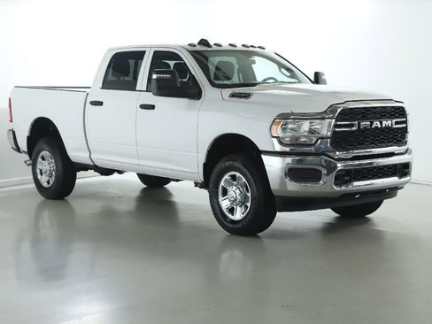 Used 2024 RAM 2500 Tradesman w/ Chrome Appearance Group AWD/4WD image 9