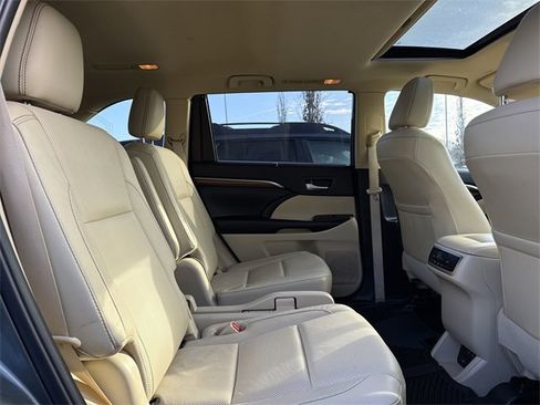 Used 2019 Toyota Highlander Limited image 13
