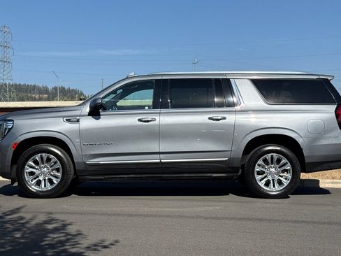 Used 2022 GMC Yukon XL Denali AWD/4WD image 6