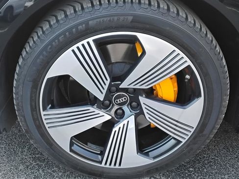 Used 2023 Audi e-tron Premium Plus w/ Premium Plus Package image 11