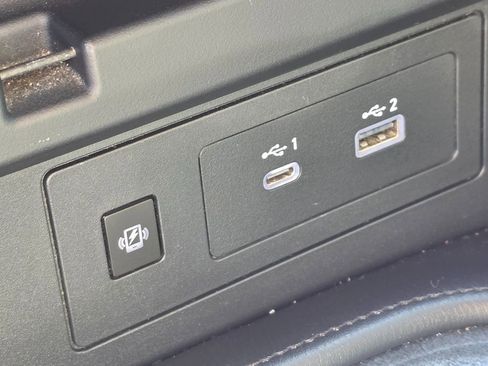 Used 2023 Nissan Armada SV image 35