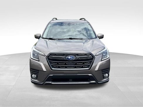 Used 2023 Subaru Forester Premium AWD/4WD image 6