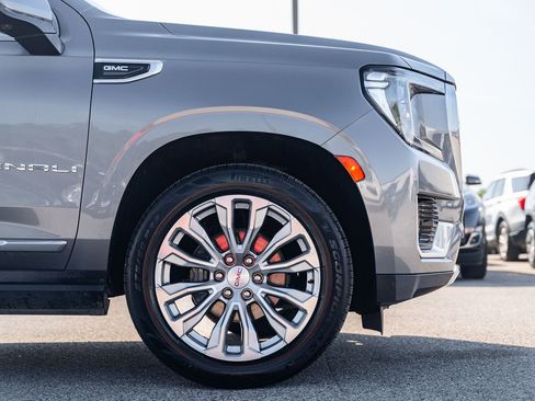 Used 2021 GMC Yukon Denali w/ Denali Premium Package RWD image 9