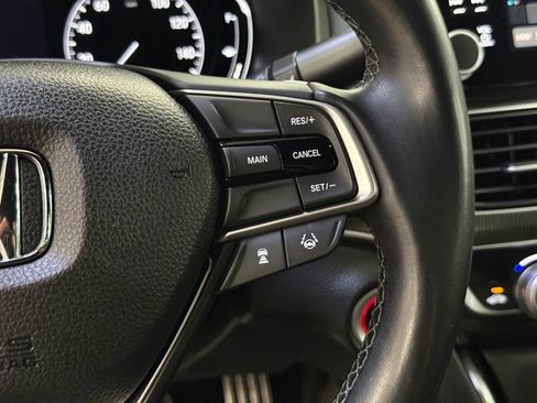 Used 2018 Honda Accord Sport image 19