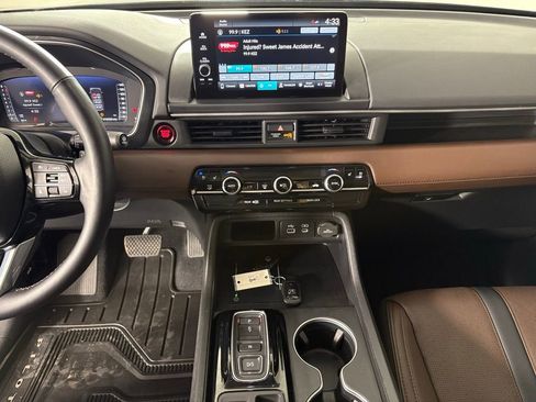 Used 2025 Honda Pilot Elite image 24