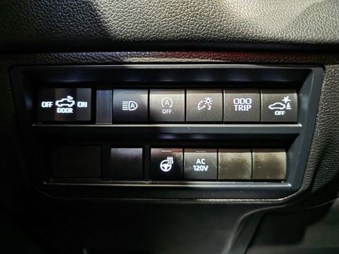 Used 2026 Toyota Tundra Limited AWD/4WD image 18