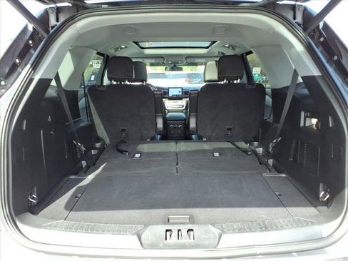 Certified 2022 Ford Explorer XLT w/ Equipment Group 202A image 4