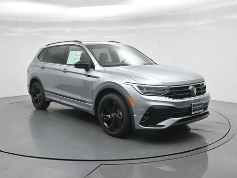 Used 2024 Volkswagen Tiguan SE R-Line image 56