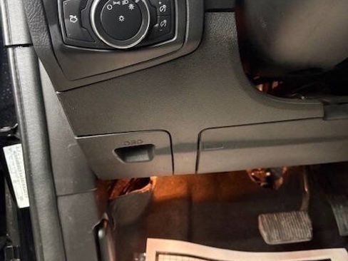 Used 2018 Ford Focus SE w/ Cold Weather Package image 24