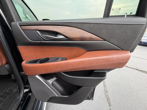 Used 2019 Cadillac Escalade Premium Luxury AWD/4WD image 16