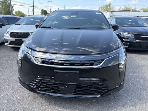 New 2027 Chrysler Pacifica Select w/ Family Tech Group AWD/4WD image 3