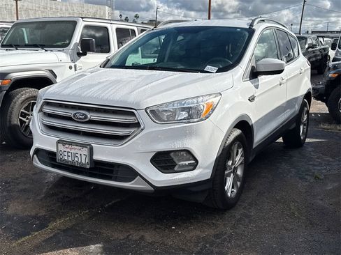 Used 2018 Ford Escape SE w/ SE Sync 3 Package image 16