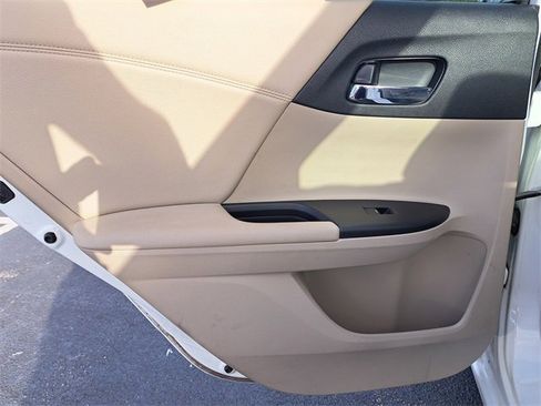 Used 2016 Honda Accord EX-L image 12