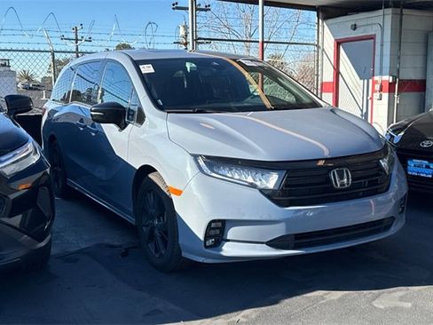 Used 2024 Honda Odyssey Sport image 2