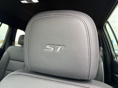 Certified 2025 Buick Enclave Sport Touring w/ LPO, All-Weather Package image 16