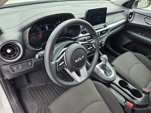 Used 2023 Kia Forte LXS w/ LXS Technology Package image 9