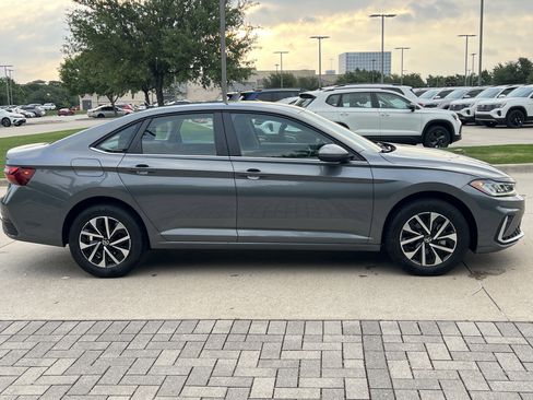Certified 2025 Volkswagen Jetta S FWD image 11