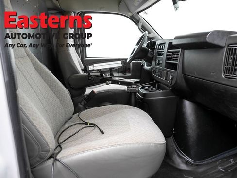 Used 2022 GMC Savana 2500 RWD image 18