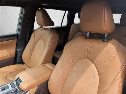 Used 2021 Toyota Highlander Platinum AWD/4WD image 10