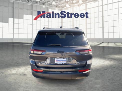 Used 2025 Jeep Grand Cherokee L Altitude image 4