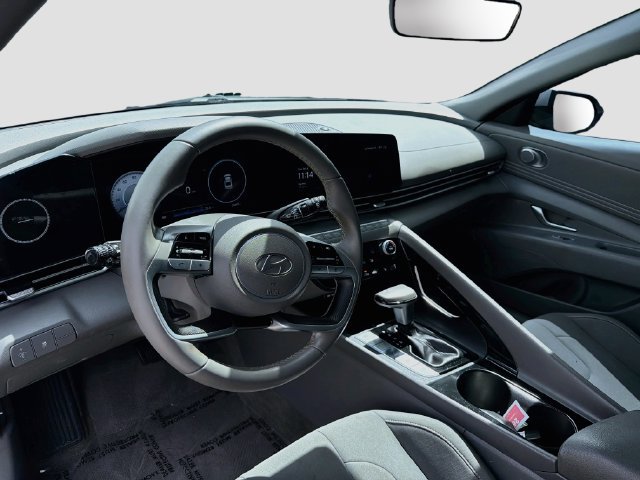 Used 2024 Hyundai Elantra SEL w/ Convenience Package FWD image 9