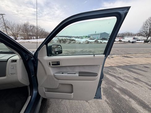 Used 2011 Ford Escape XLT image 23
