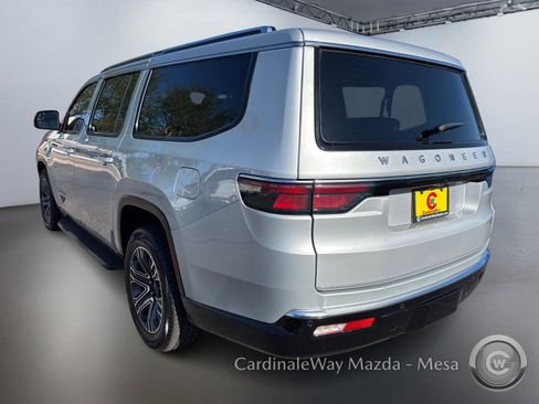 Used 2023 Jeep Wagoneer L Series II image 6