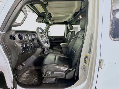 Used 2023 Jeep Wrangler Sahara w/ Cold Weather Group image 13