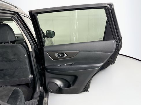 Used 2014 Nissan Rogue SV image 27