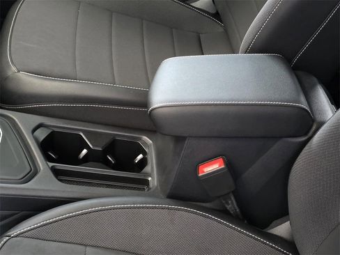 Used 2022 Volkswagen Taos SE image 9