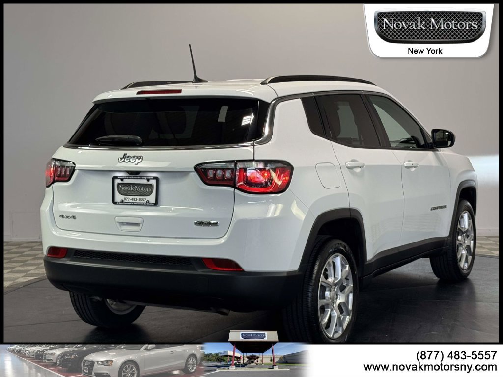 Used 2023 Jeep Compass Latitude AWD/4WD image 8