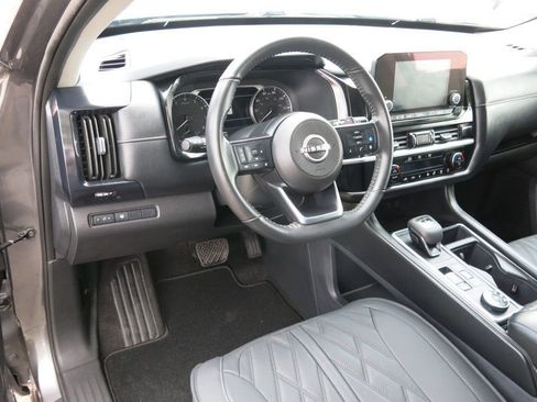 Used 2024 Nissan Pathfinder SV w/ Cargo Package image 11