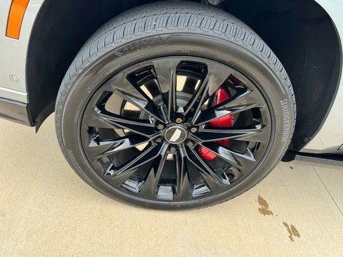 Used 2025 Cadillac Escalade V image 9