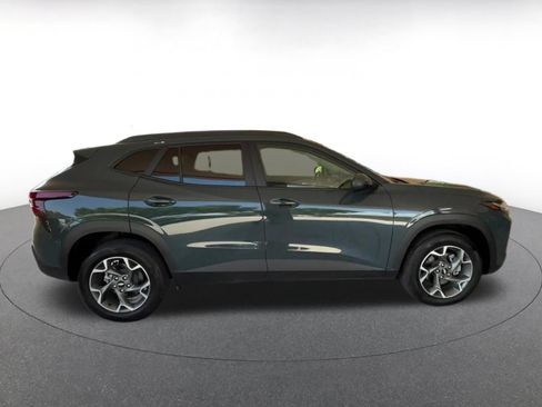 Used 2025 Chevrolet Trax LT FWD image 16