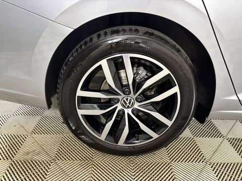 Used 2025 Volkswagen Jetta SE w/ Sunroof Package FWD image 30