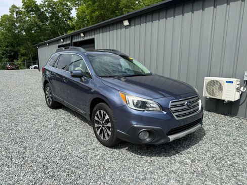 Used 2017 Subaru Outback 2.5i Limited AWD/4WD image 2