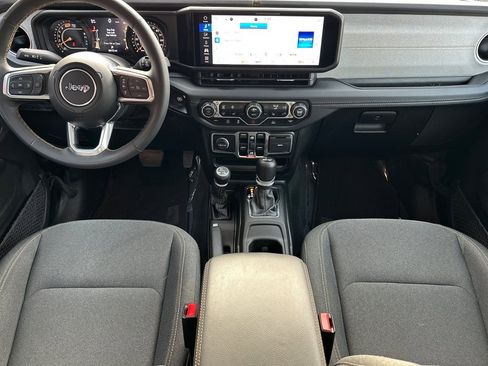 Used 2024 Jeep Wrangler Sahara image 11