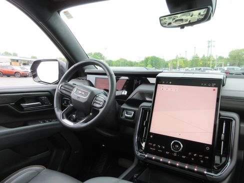 Used 2025 GMC Yukon AT4 w/ AT4 Premium Package AWD/4WD image 28